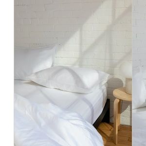 KOTN Queen White Fitted Sheet and Pillowcase Set NWT